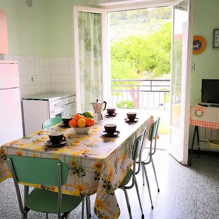 Casa Vacanze Nonna Gina S. Bartolomeo Al Mare * 圣巴特罗摩艾美尔